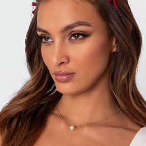 Center Stage Pearl Necklace