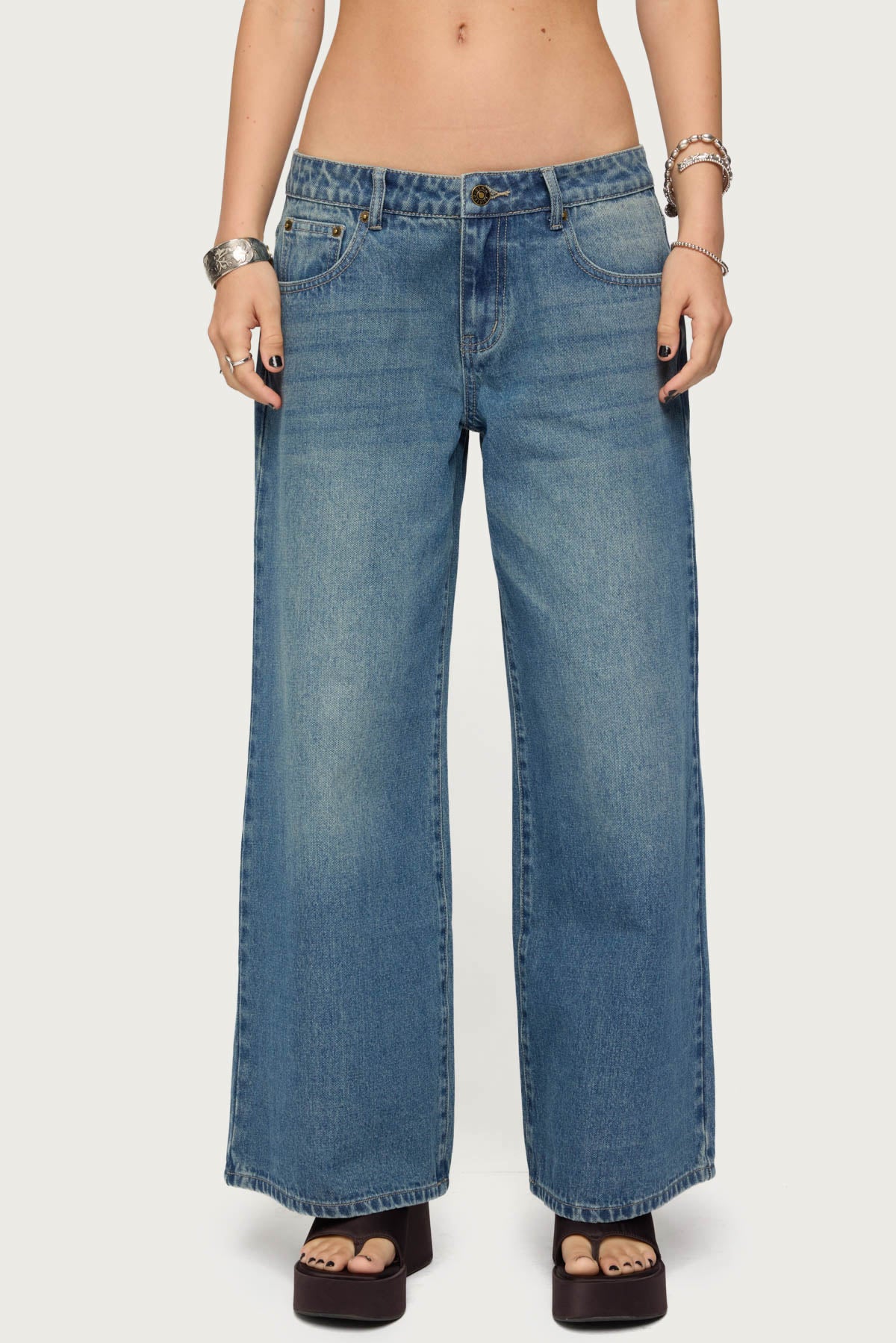 Petite Vyxen Vintage Washed Low Rise Jeans - Image 4