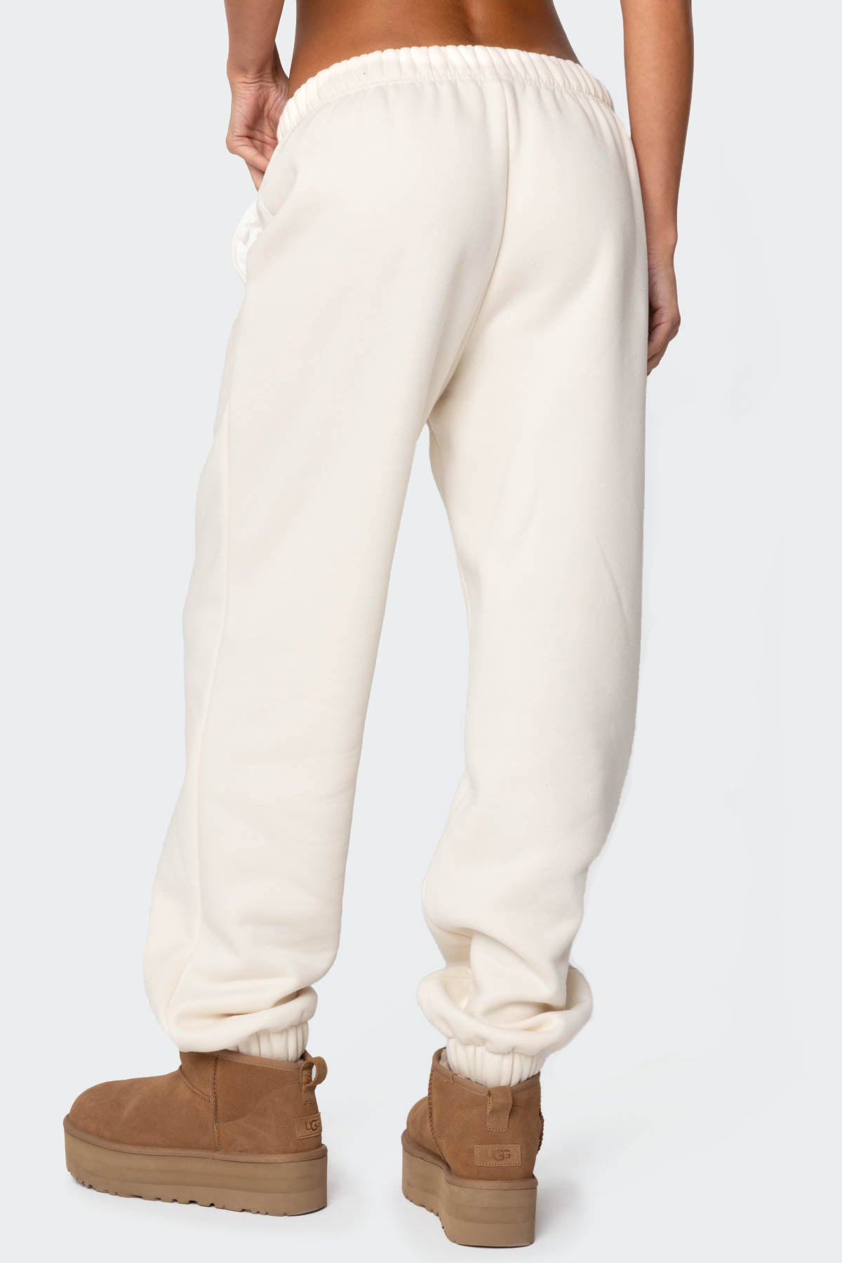 Edikted Babe Oversized Sweatpants - Image 5