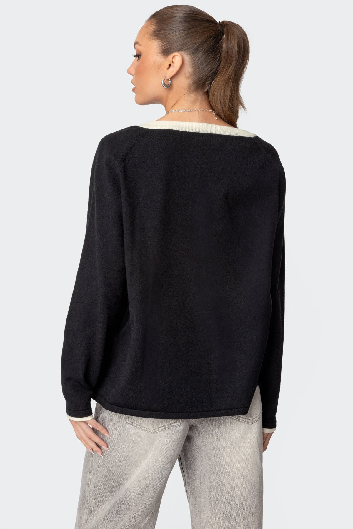 Contrast V Neck Knit Sweater - Image 5