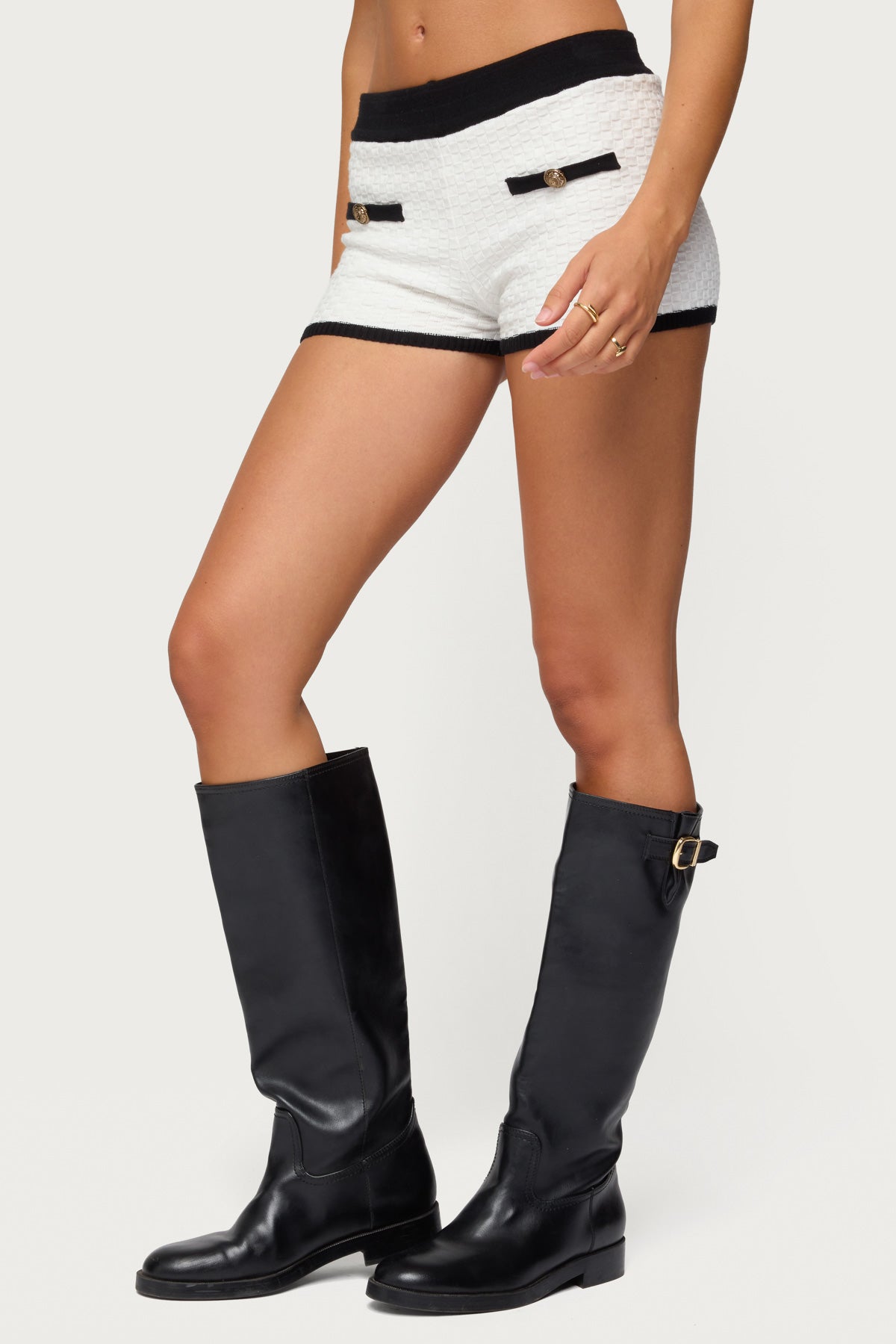 Mara Contrast Textured Knit Shorts - Image 4